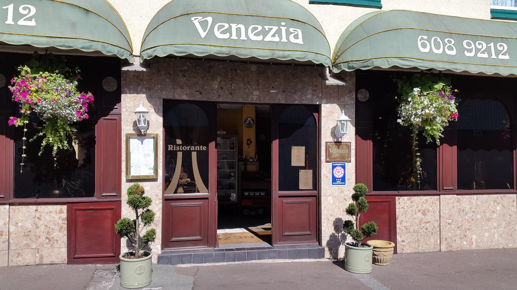Villa Venezia เบอร์เคนเฮด ภายนอก รูปภาพ